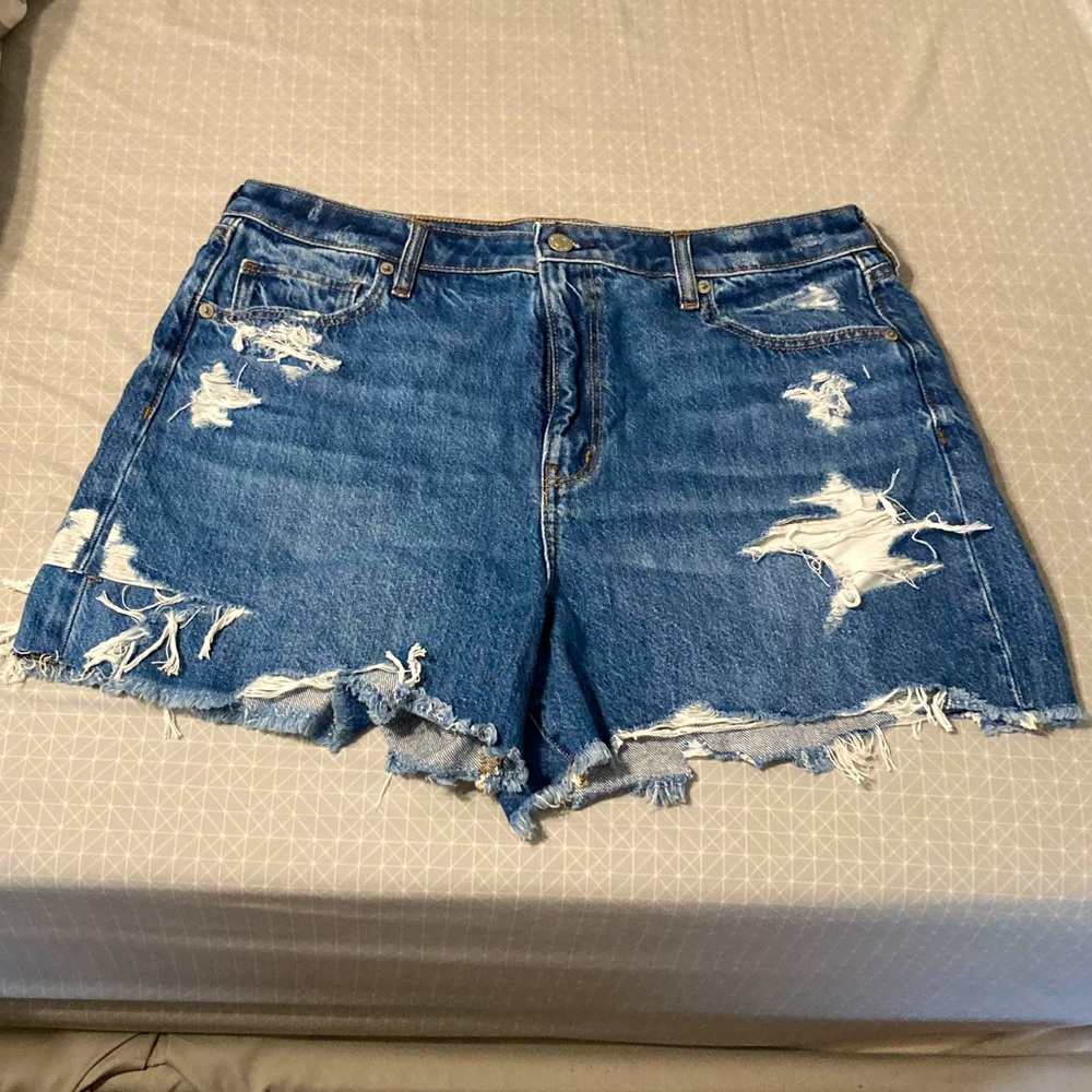 NWT 🎀 American Eagle Mom Short